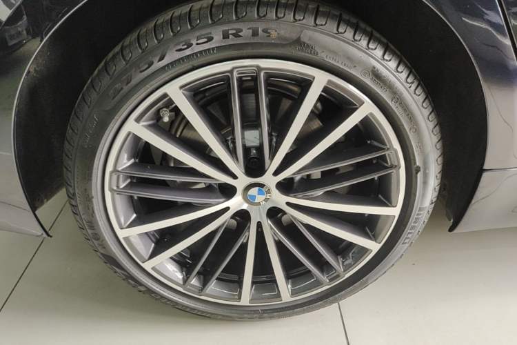 Used BMW 5 Series 2020 530Li Leading Model M Sport Package Right Rear Wheel Hub
