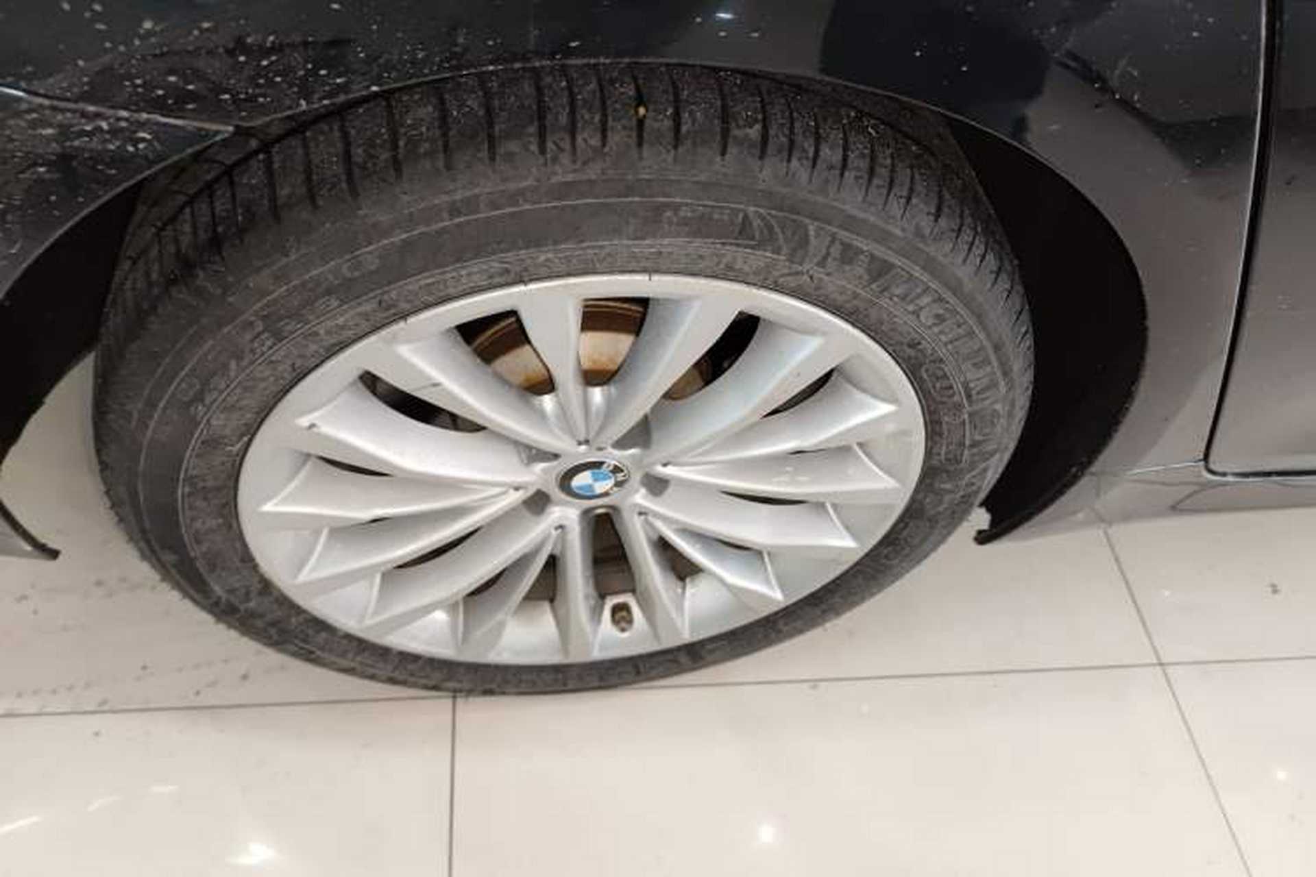 Used BMW 5 Series 2020 530Li Luxury Edition Premium Package Right Rear Wheel Hub