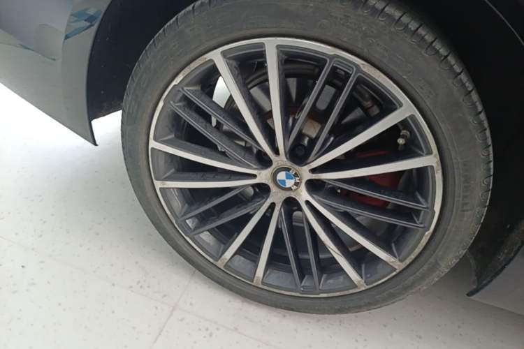 Used BMW 5 Series 2020 530Li Luxury Edition M Sport Package Right Rear Wheel Hub