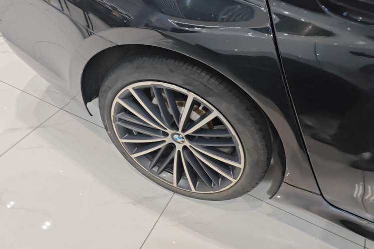 Used BMW 5 Series 2020 530Li xDrive M Sport Package Right Rear Wheel Hub