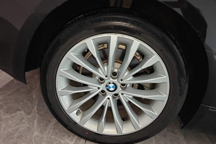 Used BMW 5 Series 2020 525Li Luxury Package Right Rear Wheel Hub