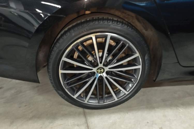 Used BMW 5 Series 2020 530Li Leading Model M Sport Package Right Rear Wheel Hub