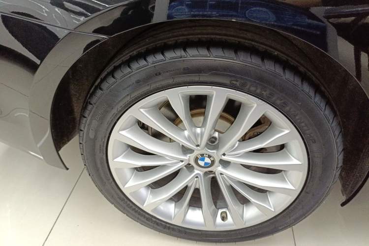 Used BMW 5 Series 2020 525Li Luxury Package Right Rear Wheel Hub