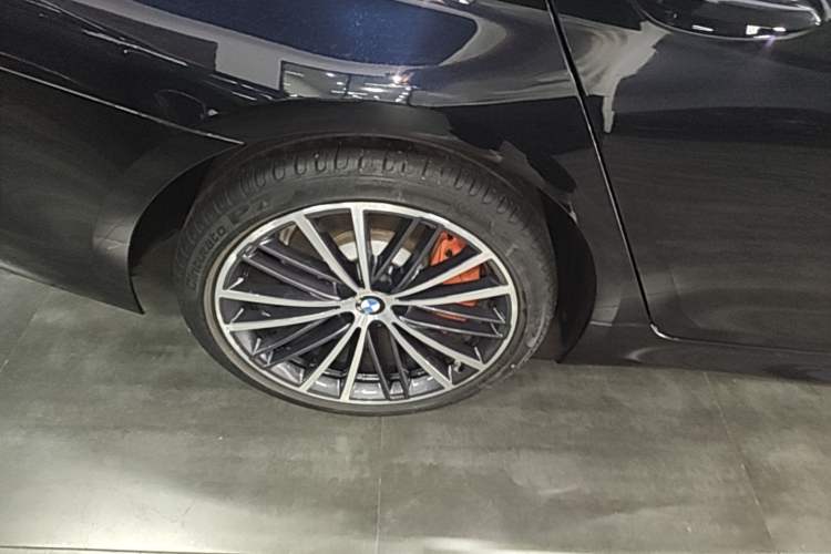 Used BMW 5 Series 2020 530Li Leading Model M Sport Package Right Rear Wheel Hub