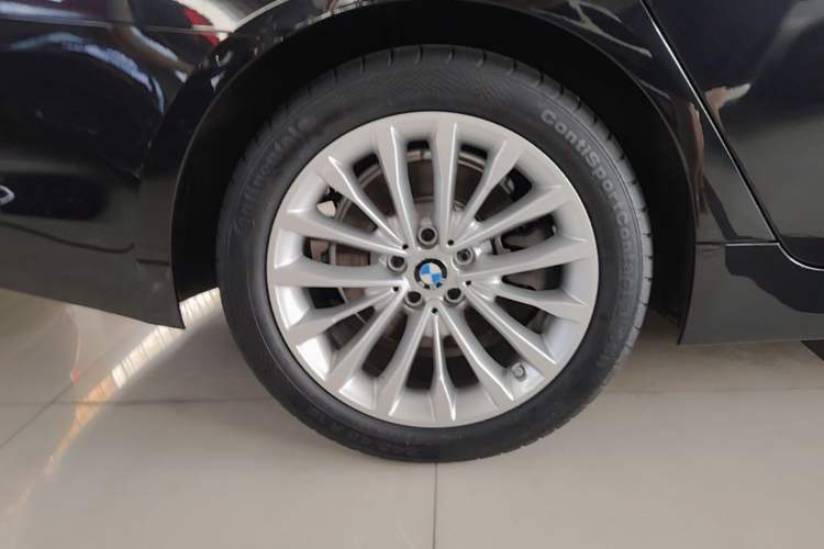 Used BMW 5 Series 2020 530Li Luxury Edition Premium Package Right Rear Wheel Hub