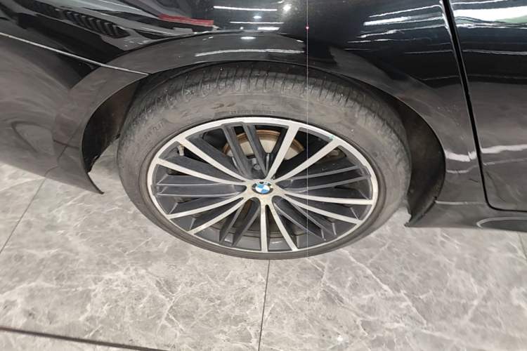 Used BMW 5 Series 2020 530Li Luxury Edition M Sport Package Right Rear Wheel Hub