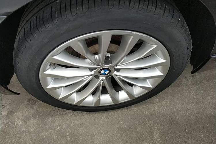 Used BMW 5 Series 2020 530Li Leading Edition Luxury Package Right Rear Wheel Hub