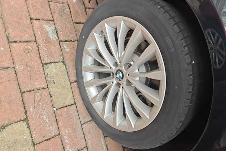 Used BMW 5 Series 2020 530Li Luxury Edition Premium Package Right Rear Wheel Hub