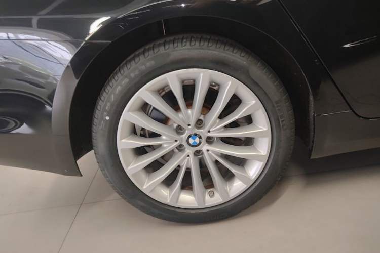 Used BMW 5 Series 2020 530Li Leading Edition Luxury Package Right Rear Wheel Hub