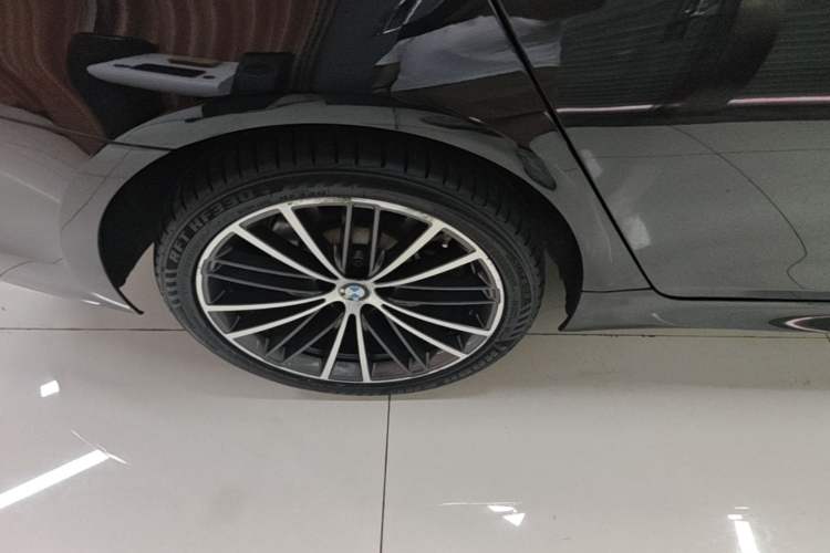 Used BMW 5 Series 2020 530Li Leading Model M Sport Package Right Rear Wheel Hub