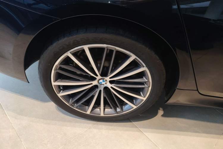 Used BMW 5 Series 2020 530Li Luxury Edition M Sport Package Right Rear Wheel Hub
