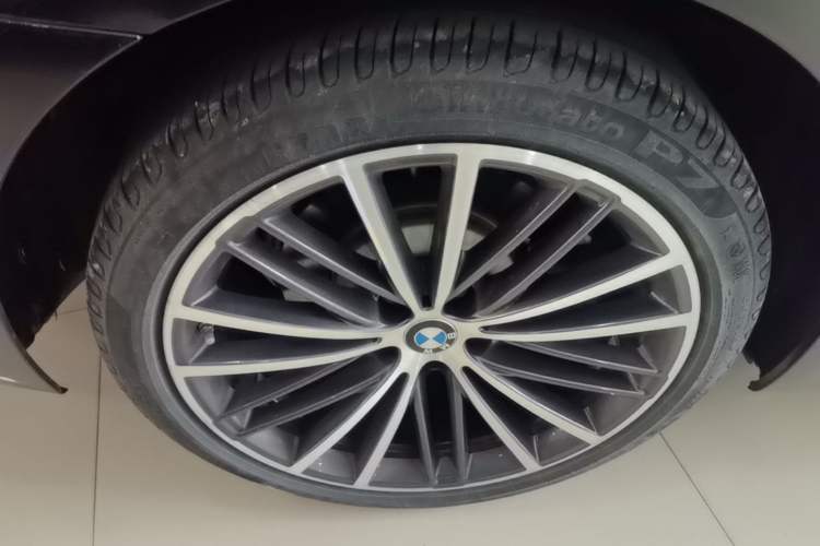 Used BMW 5 Series 2020 530Li Leading Model M Sport Package Right Rear Wheel Hub