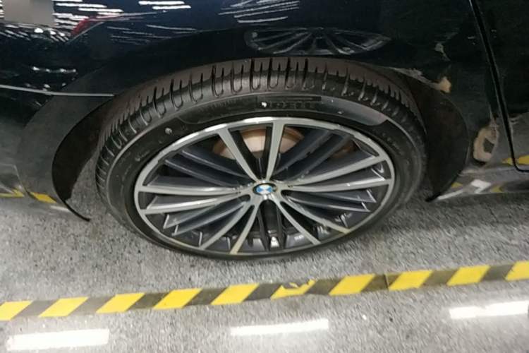 Used BMW 5 Series 2020 530Li Luxury Edition M Sport Package Right Rear Wheel Hub