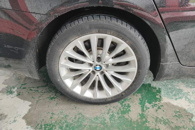 Used BMW 5 Series 2020 530Li Luxury Edition Premium Package Right Rear Wheel Hub