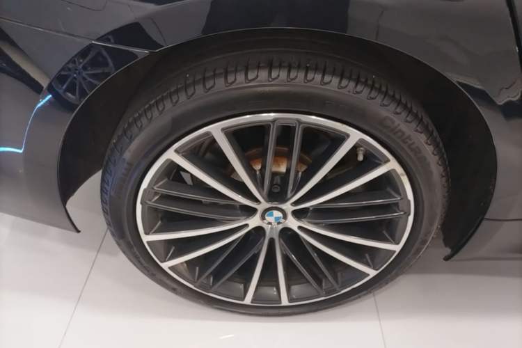 Used BMW 5 Series 2020 530Li Leading Model M Sport Package Right Rear Wheel Hub