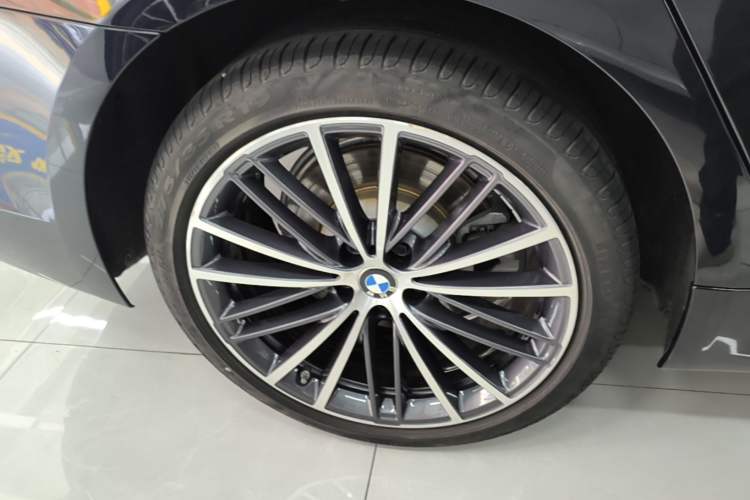 Used BMW 5 Series 2020 530Li Leading Model M Sport Package Right Rear Wheel Hub