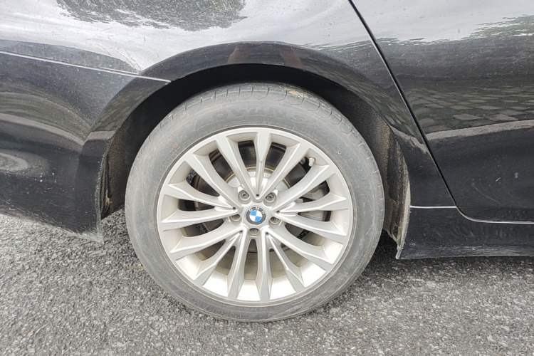 Used BMW 5 Series 2020 530Li Leading Edition Luxury Package Right Rear Wheel Hub