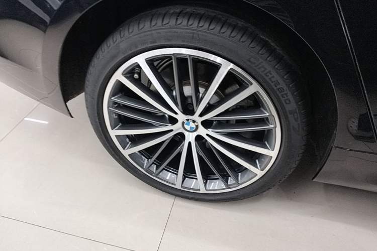 Used BMW 5 Series 2020 530Li Leading Model M Sport Package Right Rear Wheel Hub