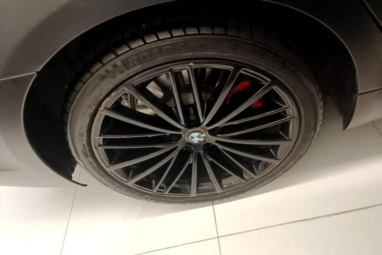 Used BMW 5 Series 2020 530Li Luxury Edition M Sport Package Right Rear Wheel Hub