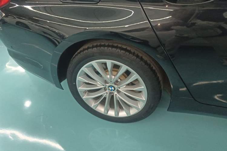 Used BMW 5 Series 2020 530Li Leading Edition Luxury Package Right Rear Wheel Hub