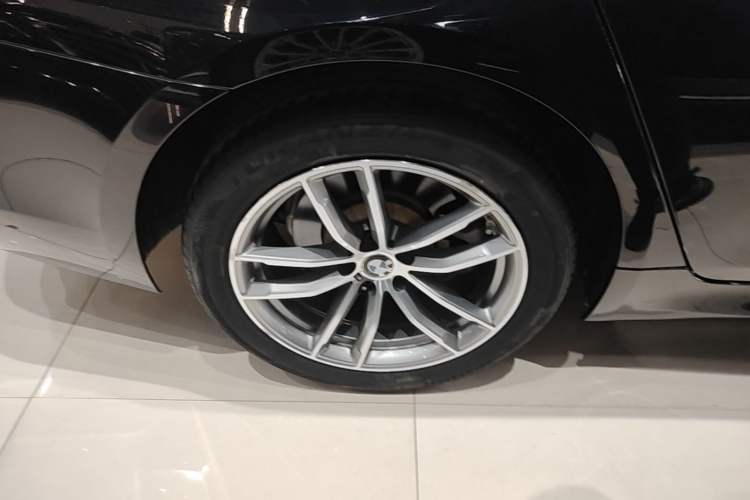 Used BMW 5 Series 2020 525Li M Sport Package Right Rear Wheel Hub