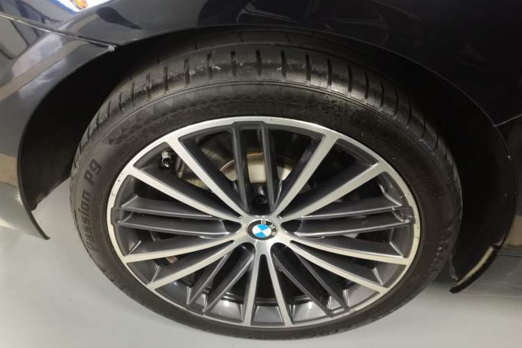 Used BMW 5 Series 2020 530Li Luxury Edition M Sport Package Right Rear Wheel Hub