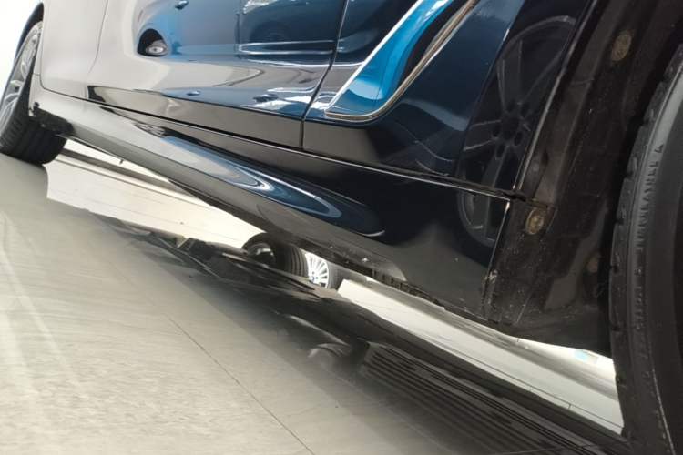 Used BMW 5 Series 2020 525Li M Sport Package Right Side Sill