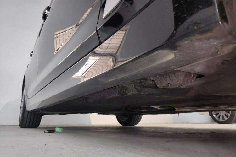Used BMW 5 Series 2020 525Li Luxury Package Right Side Sill