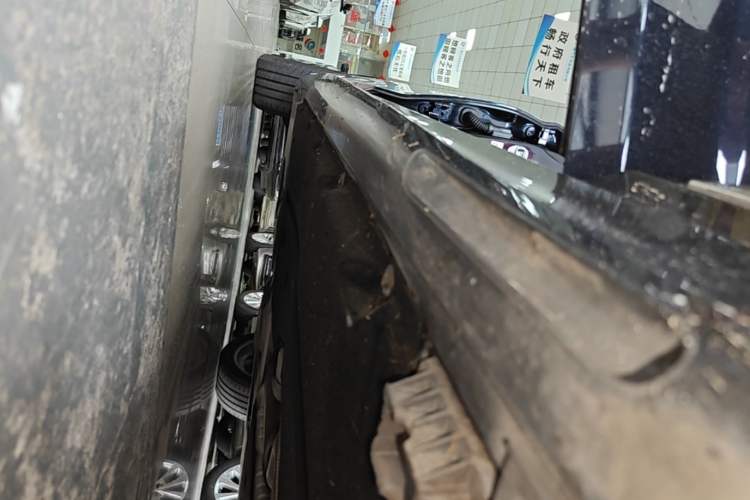 Used BMW 5 Series 2020 525Li M Sport Package Right Side Sill