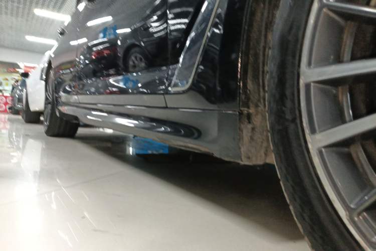 Used BMW 5 Series 2020 530Li Leading Model M Sport Package Right Side Sill