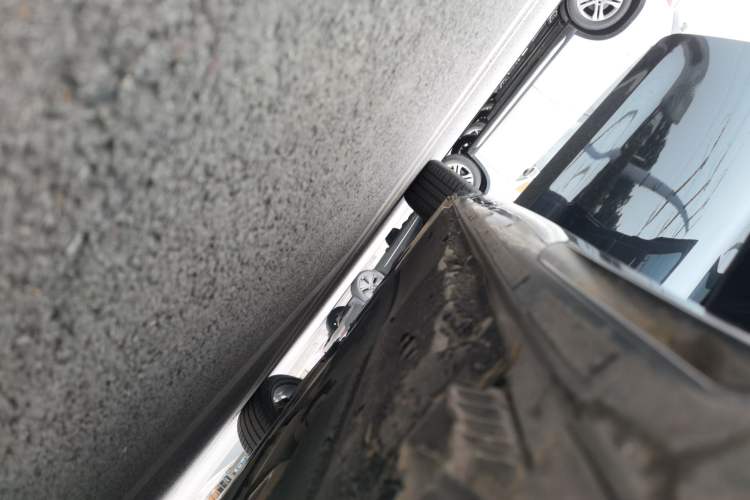 Used BMW 5 Series 2020 525Li M Sport Package Right Side Sill