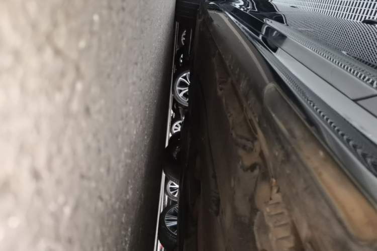 Used BMW 5 Series 2020 525Li M Sport Package Right Side Sill