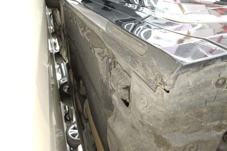 Used BMW 5 Series 2020 530Li Leading Edition Luxury Package Right Side Sill