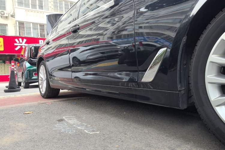 Used BMW 5 Series 2020 525Li Luxury Package Right Side Sill