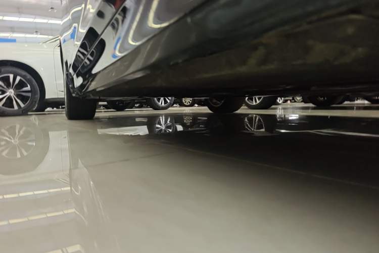 Used BMW 5 Series 2020 525Li Luxury Package Right Side Sill