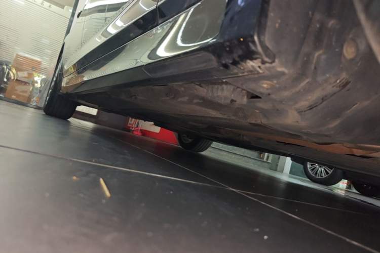 Used BMW 5 Series 2020 525Li Luxury Package Right Side Sill