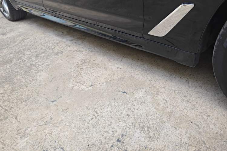 Used BMW 5 Series 2020 525Li M Sport Package Right Side Sill