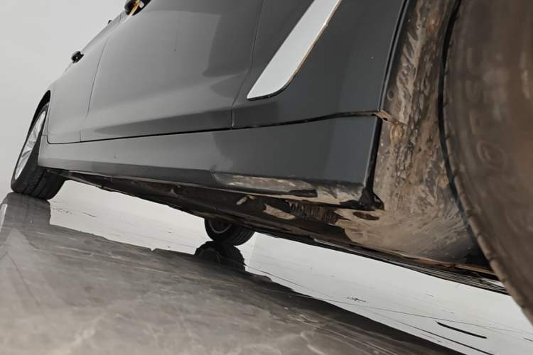 Used BMW 5 Series 2020 525Li Luxury Package Right Side Sill