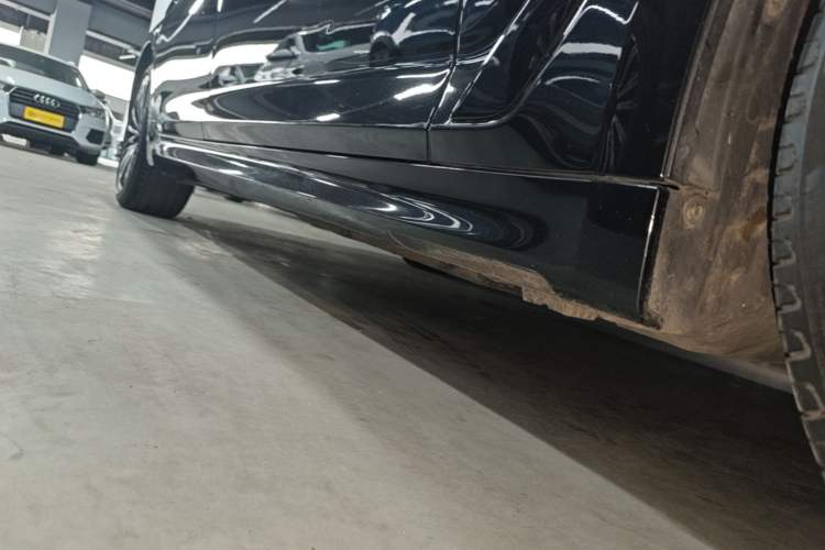 Used BMW 5 Series 2020 530Li Leading Model M Sport Package Right Side Sill