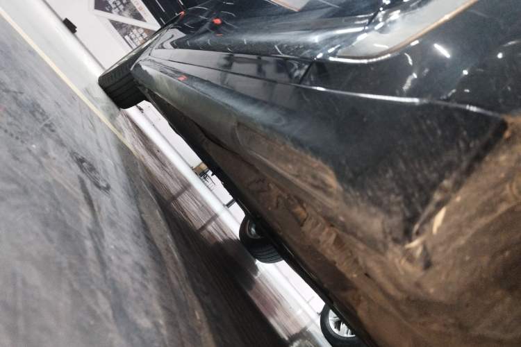 Used BMW 5 Series 2020 525Li M Sport Package Right Side Sill