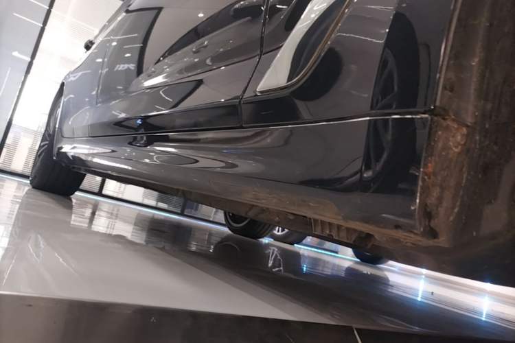 Used BMW 5 Series 2020 530Li Leading Model M Sport Package Right Side Sill