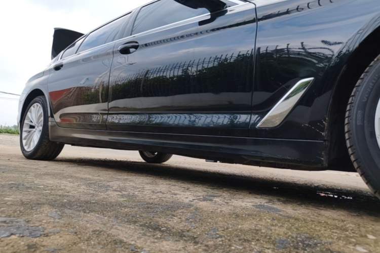 Used BMW 5 Series 2020 525Li Luxury Package Right Side Sill