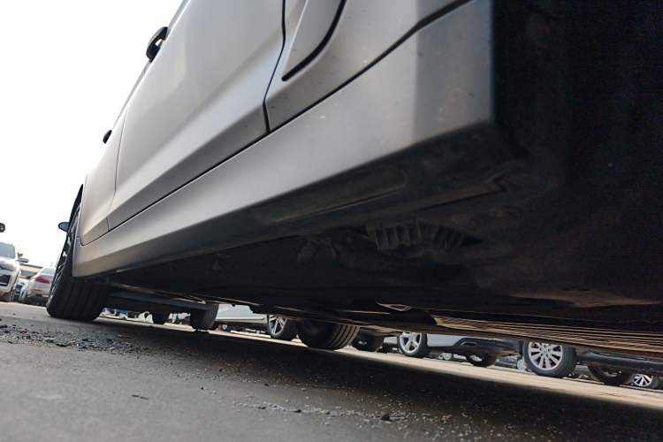 Used BMW 5 Series 2020 525Li Luxury Package Right Side Sill