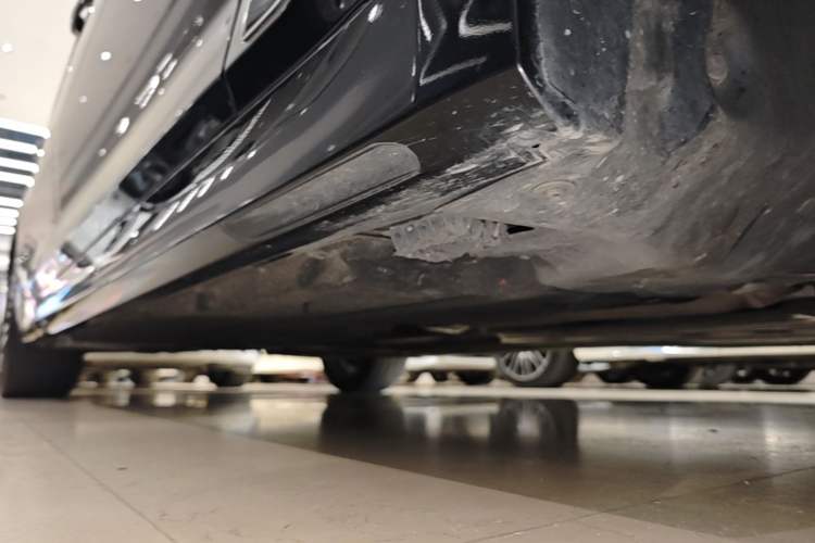 Used BMW 5 Series 2020 530Li Executive Luxury Package Right Side Sill