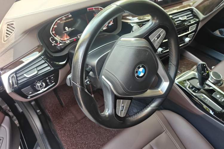 Used BMW 5 Series 2020 525Li Luxury Package Steering Wheel