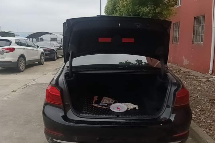 Used BMW 5 Series 2020 525Li Luxury Package Trunk