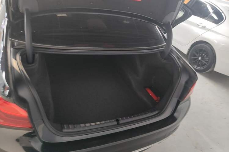 Used BMW 5 Series 2020 525Li Luxury Package Trunk