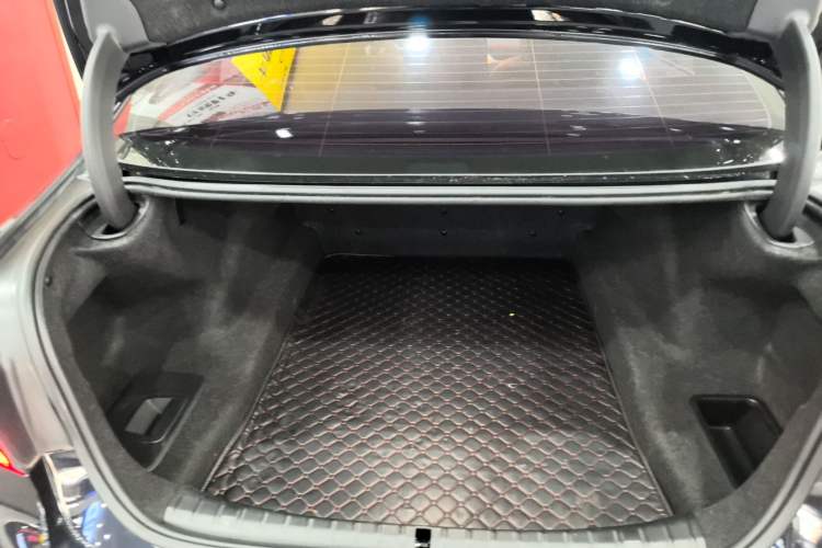 Used BMW 5 Series 2020 525Li M Sport Package Trunk