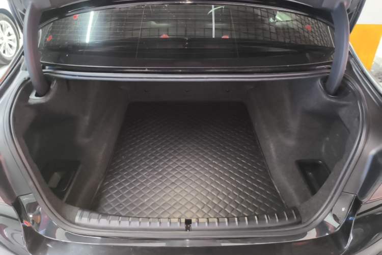 Used BMW 5 Series 2020 530Li Luxury Edition M Sport Package Trunk