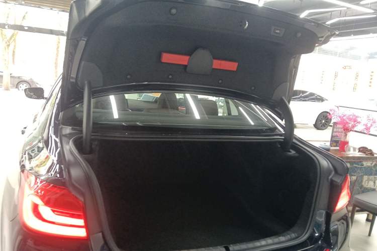 Used BMW 5 Series 2020 525Li M Sport Package Trunk